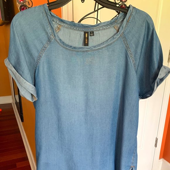 Want and Need Chambray Top - Picture 1 of 7